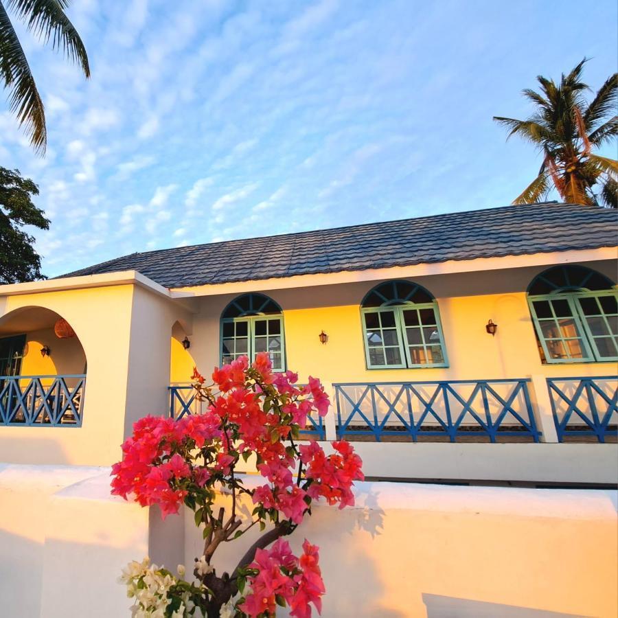 Anjo Maumere Hotel & Restaurant Luaran gambar